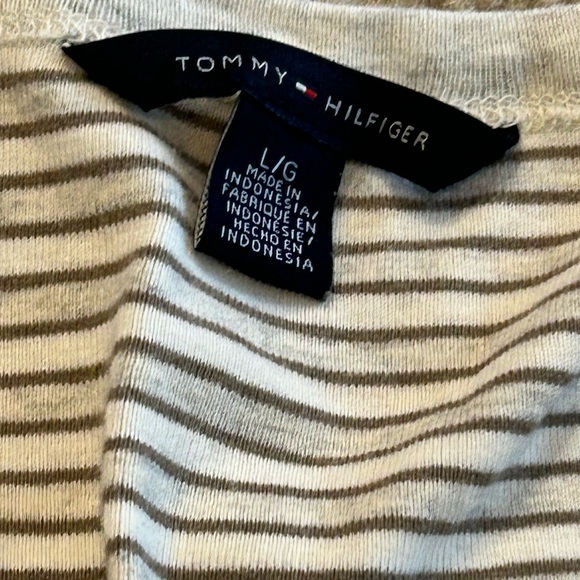 Large Tommy Hilfiger Top - Picture 3 of 3